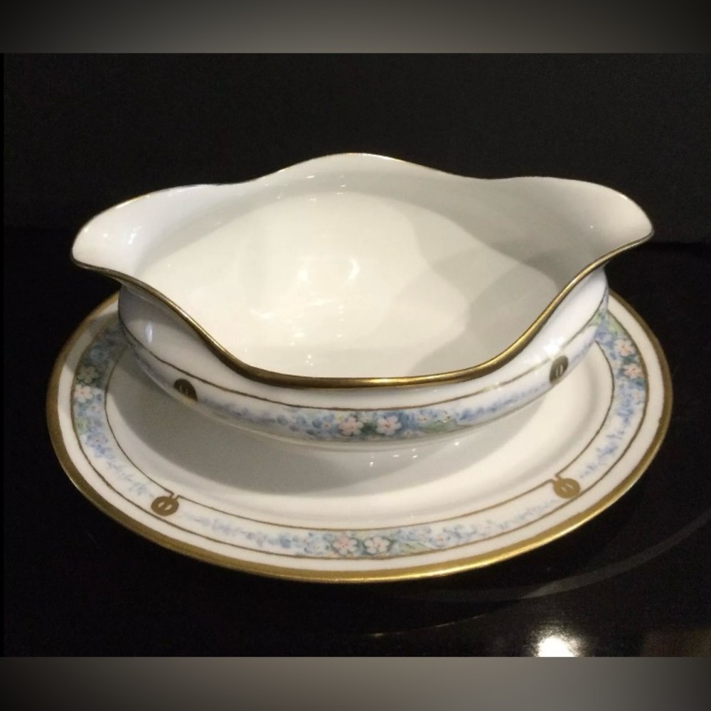 Vtg 1930's Czechoslovakia ALTROHLAU MZ CMR floral Design Porcelain Gravy Boat